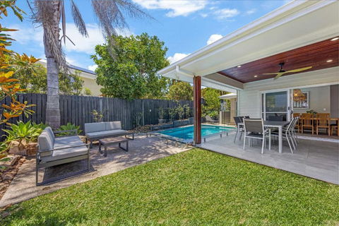 Pet Friendly Holiday Home With Pool On Alex - Accommodation Great Ocean Road 3