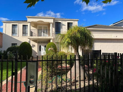 Pleasant Private Room In Taylors Lake Near Melbourne Airport - Accommodation Great Ocean Road 0