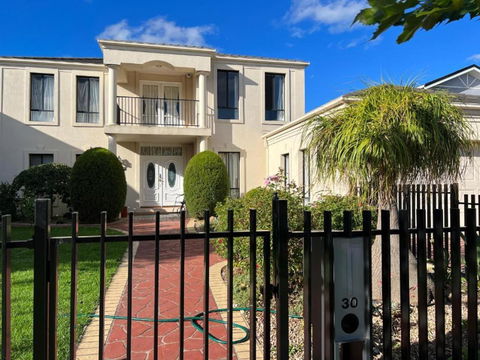 Pleasant Private Room In Taylors Lake Near Melbourne Airport - Accommodation Great Ocean Road 3