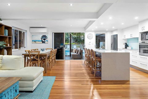 Pool Side Luxury Pet Friendly - Walk To The Beach - Accommodation Great Ocean Road 2