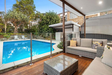 Pool Side Luxury Pet Friendly - Walk To The Beach - Accommodation Great Ocean Road 0
