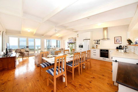 PORT WILLUNGA DREAMING A Beach Front Experience - Accommodation Great Ocean Road 0