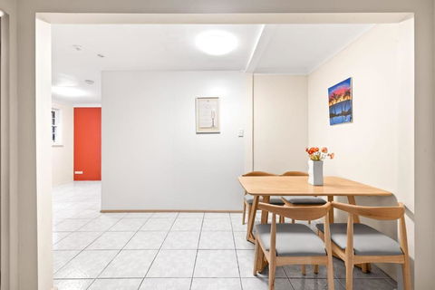 Quaint Queen Room In Pymble - Private Spot - Shared Bathroom - Accommodation Great Ocean Road 3