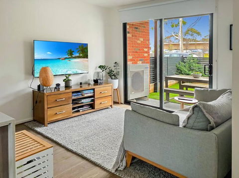 Private Room & Ensuite, In Shared Modern 2 Level Apartment - Full Use Of All Facilities - Accommodation Great Ocean Road 0