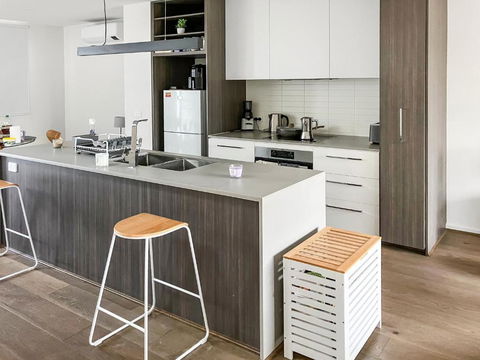 Private Room & Ensuite, In Shared Modern 2 Level Apartment - Full Use Of All Facilities - Accommodation Great Ocean Road 2