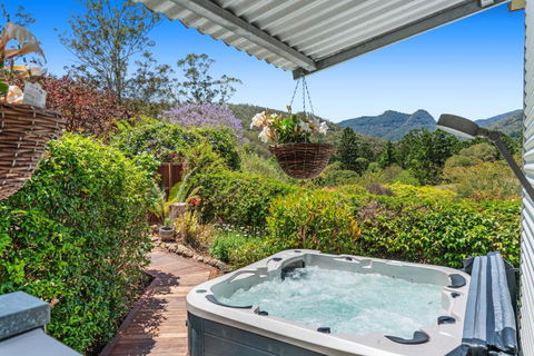 Private Luxury In The Mountains With Running Creek - Accommodation Great Ocean Road 2