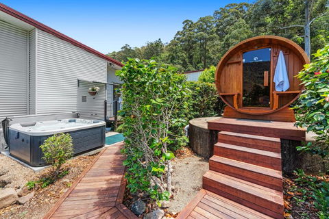 Private Luxury In The Mountains With Running Creek - Accommodation Great Ocean Road 1