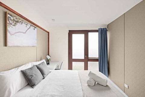 Quaint Double Room - Private Spot At Milperra - Shared Bathroom - Accommodation Great Ocean Road 2