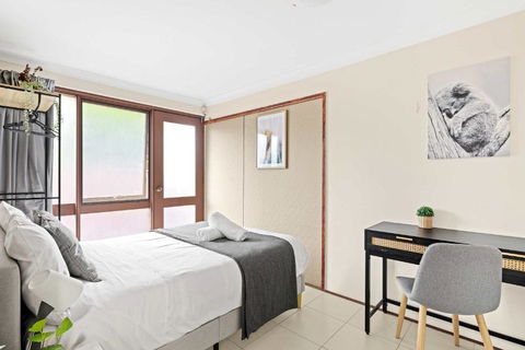 Quaint Double Room - Private Spot At Milperra - Shared Bathroom - Accommodation Great Ocean Road 3