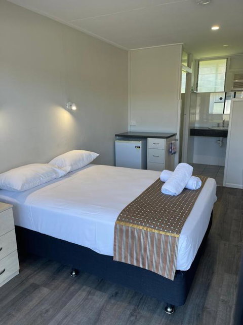 Queens Beach Hotel - Accommodation Great Ocean Road 0