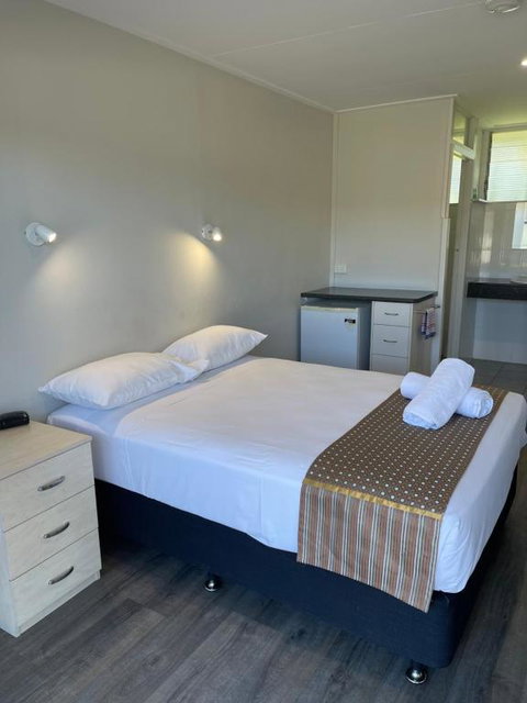 Queens Beach Hotel - Accommodation Great Ocean Road 3