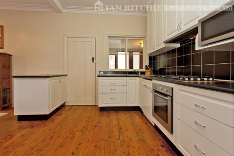 Red Brick Beauty - Central Cottage - Accommodation Great Ocean Road 1