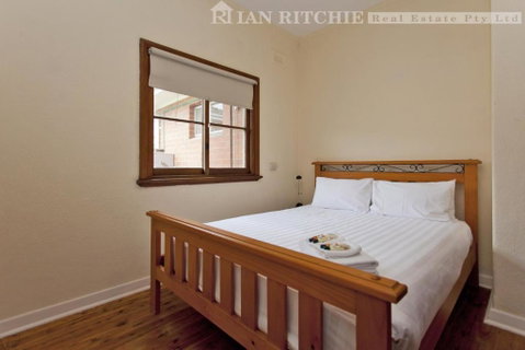 Red Brick Beauty - Central Cottage - Accommodation Great Ocean Road 2