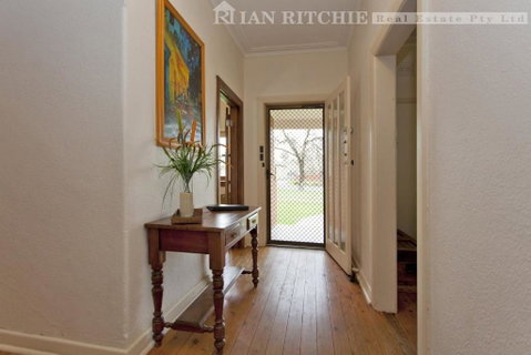 Red Brick Beauty - Central Cottage - Accommodation Great Ocean Road 3