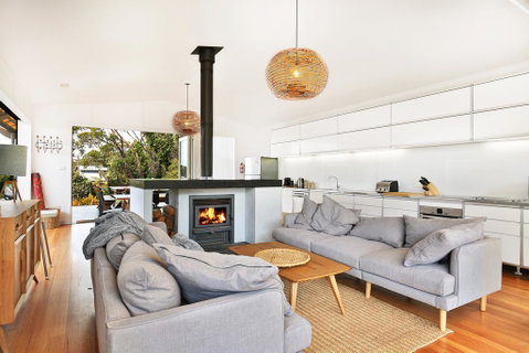 Ayana Beach House - Pet Friendly - Opposite Beach - Accommodation Great Ocean Road 1