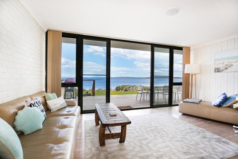 Azure Absolute Beachfront - Pet Friendly - Accommodation Great Ocean Road 2