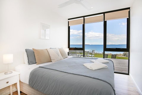 Azure Absolute Beachfront - Pet Friendly - Accommodation Great Ocean Road 3