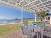 Beached Inn' 93 Foreshore Drive - Spacious beach front house