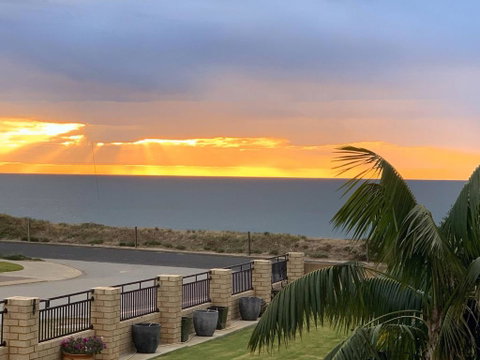 Relaxing Getaway Beachfront Access Multi Family Pets Mandurah - Accommodation Great Ocean Road 1