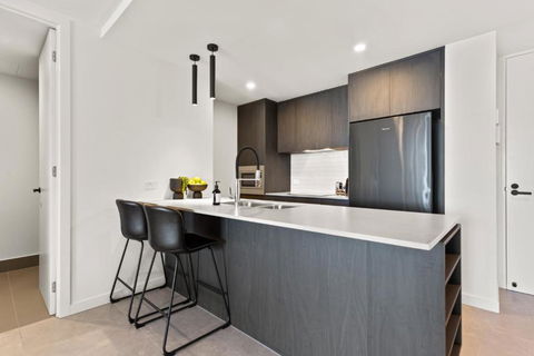 Riverfront 2-Bed With Pool, Sauna, Gym & Views - Accommodation Great Ocean Road 3