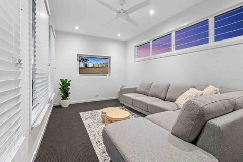Redcliffe CBD Family Beach House - Accommodation Great Ocean Road 2