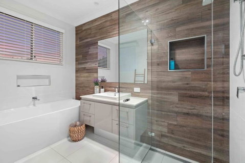 Redcliffe CBD Family Beach House - Accommodation Great Ocean Road 3