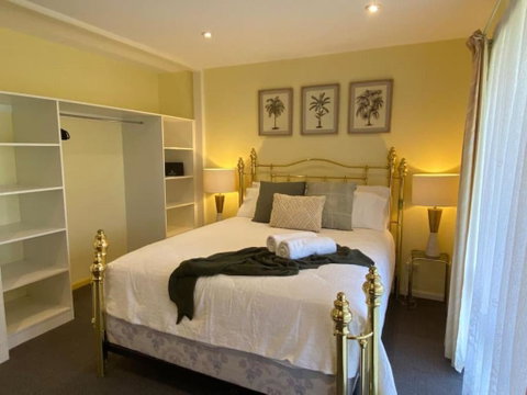 Reel & Relax: 3BR Beach House - Fish, Swim, Surf - Accommodation Great Ocean Road 2