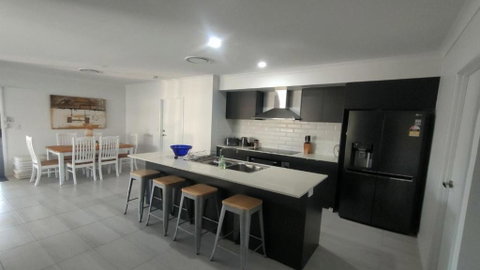 Relax Poolside By The Canal - Accommodation Great Ocean Road 2