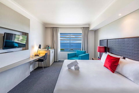 Resort Style King Pad With Sparkling Sea Views - Accommodation Great Ocean Road 2