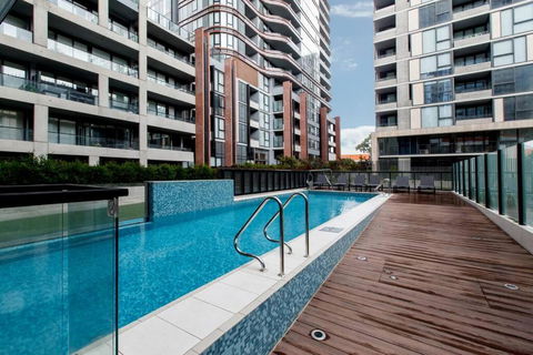 Resort Style Living In The Heart Of Moonee Ponds - Accommodation Great Ocean Road 1
