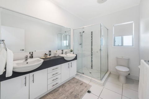 Retreat In The Heart Of Alex - 3BR Sleeps 11, Pool - Accommodation Great Ocean Road 2