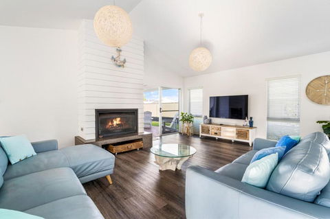 Ryze N Shine I Private Properties - Accommodation Great Ocean Road 2