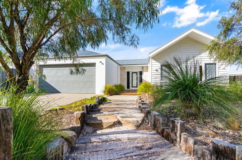 Ryze N Shine I Private Properties - Accommodation Great Ocean Road 0