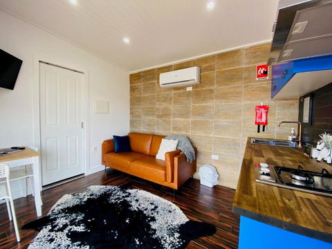 Rose Quartz - 1 Bed With Mountain Views - Kundalini Lodge - Accommodation Great Ocean Road 3