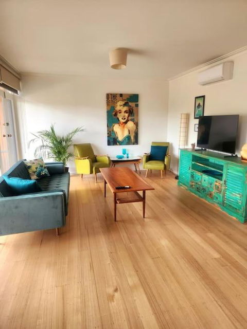 Rosebud Retro Retreat - Accommodation Great Ocean Road 0