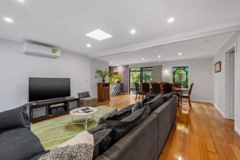 Roses On The River - An Absolute River Frontage Cottage - Accommodation Great Ocean Road 0