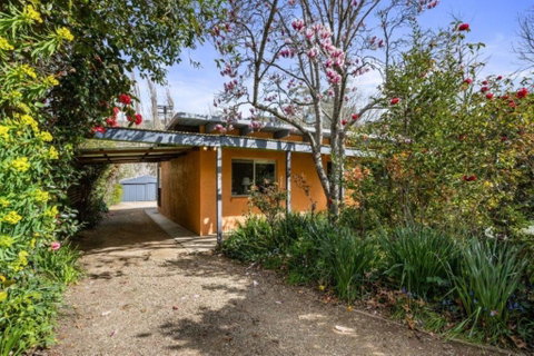 Roses On The River - An Absolute River Frontage Cottage - Accommodation Great Ocean Road 1