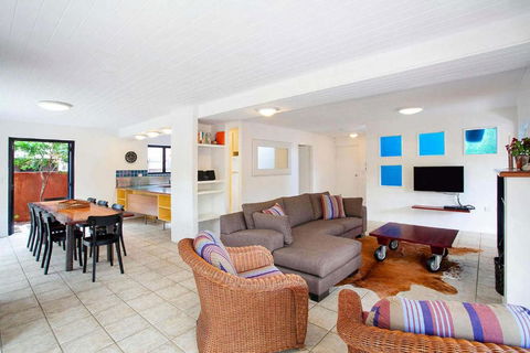 Ross Cres Spacious Private Beach House - Accommodation Great Ocean Road 2