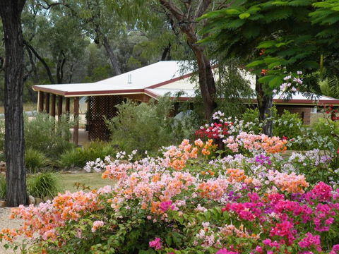 Rubyvale Motel & Holiday Units - An Adults Only Getaway - Accommodation Great Ocean Road 2