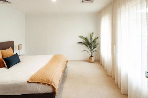 Salhus - Sleep In King Beds & Easy Walk To Town - Accommodation Great Ocean Road 3