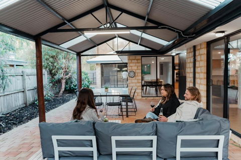 Salhus - Sleep In King Beds & Easy Walk To Town - Accommodation Great Ocean Road 0