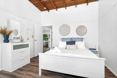 Sally Beach House With Ocean Views - Accommodation Great Ocean Road 2