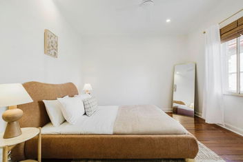 Salmon Calm - Trendy Velvet Allure By Albert Park with Accommodation Great Ocean Road