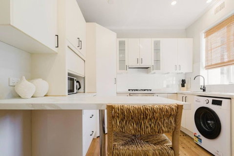 Salmon Calm - Trendy Velvet Allure By Albert Park - Accommodation Great Ocean Road 1