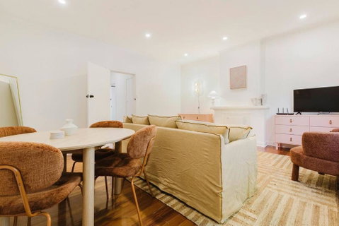 Salmon Calm - Trendy Velvet Allure By Albert Park - Accommodation Great Ocean Road 3