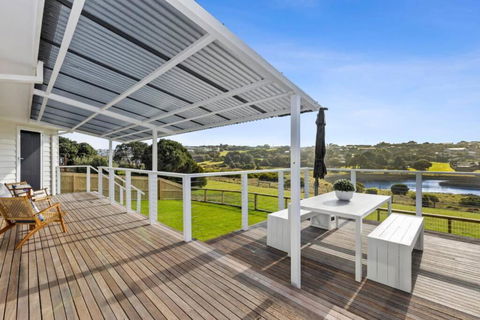 SALTWATER HOUSE - Opposite The Beach And Views Over The Lake! - Accommodation Great Ocean Road 3
