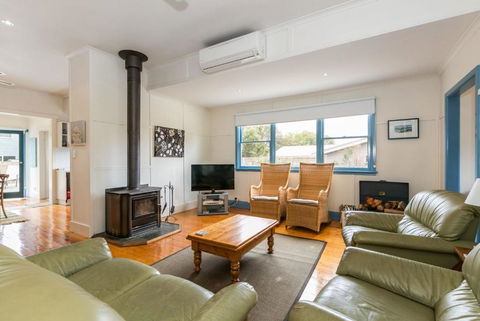 Sand Surf And Sunshine - Accommodation Great Ocean Road 2
