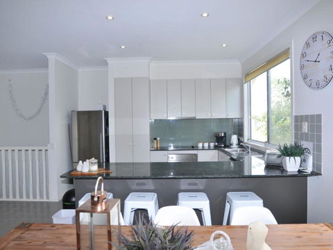 Sandpiper 3 - Close To Town And Beach - Accommodation Great Ocean Road 2