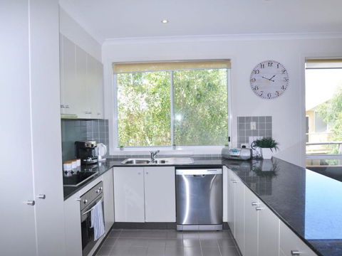 Sandpiper 3 - Close To Town And Beach - Accommodation Great Ocean Road 3