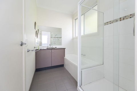 Sandpiper 5 - Close To Town And Beach - Accommodation Great Ocean Road 3